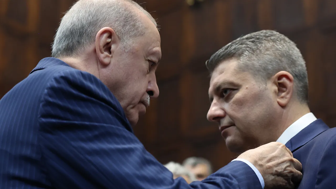 İyi Parti’den istifa etmişti… Ersin Beyaz AK Parti’ye katıldı!