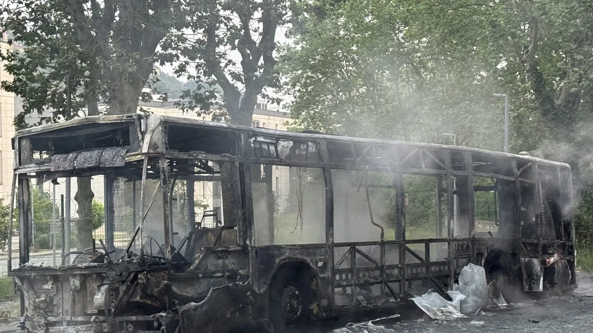 Beykoz'da İETT yangını: Seyir halindeki otobüs küle döndü! Olayda can kaybı yok