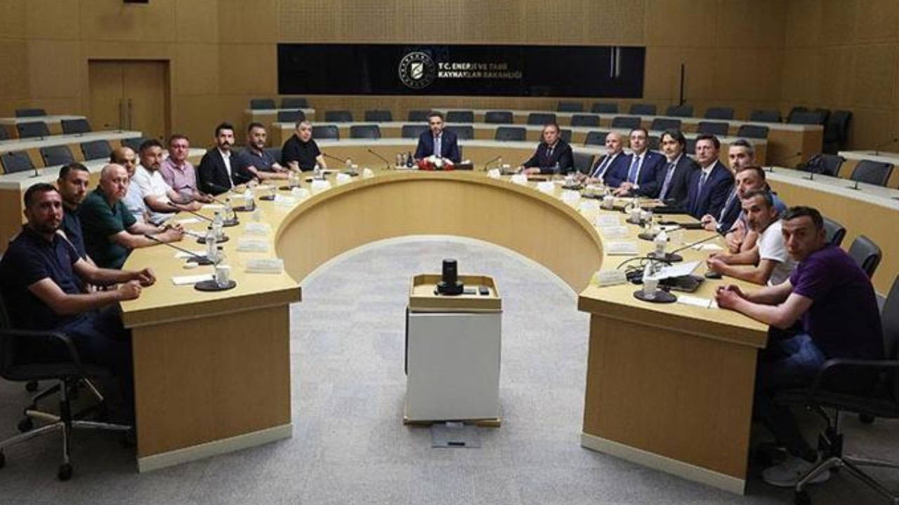 Yürüyen madenciler Bakan Bayraktar'la görüştü: “Alacakları ödenene kadar sürecin takipçisiyiz”