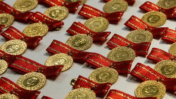 Altın fiyatları güne düşüşle başladı: Gram, çeyrek ve Cumhuriyet altını bugün ne kadar oldu? Güncel altın fiyatları 3 Haziran 2026 Çarşamba...
