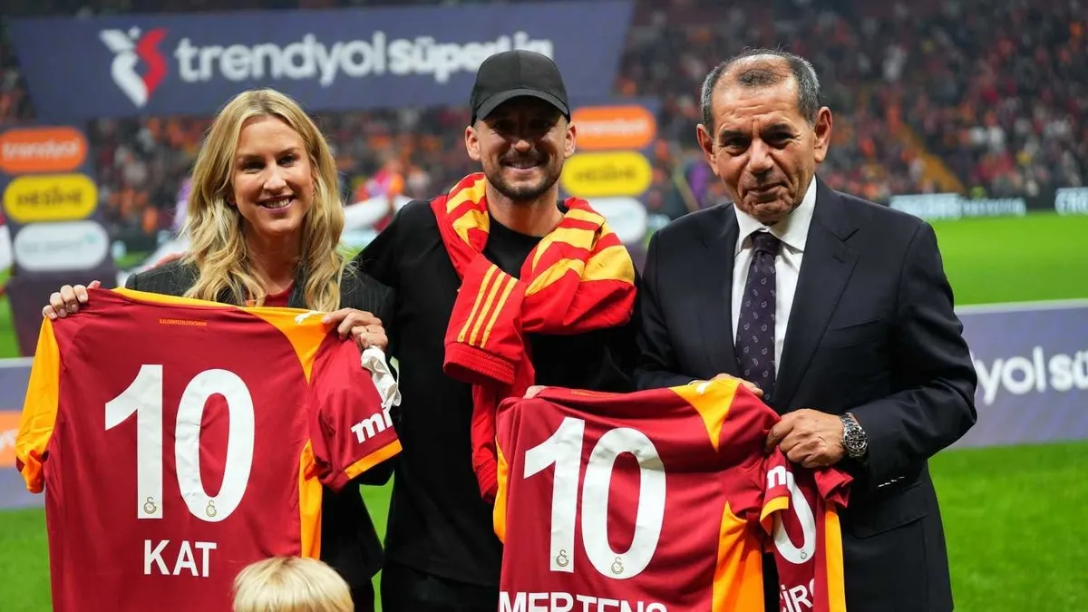 Galatasaray'da Mertens sesleri! Teknik ekibe katılacak