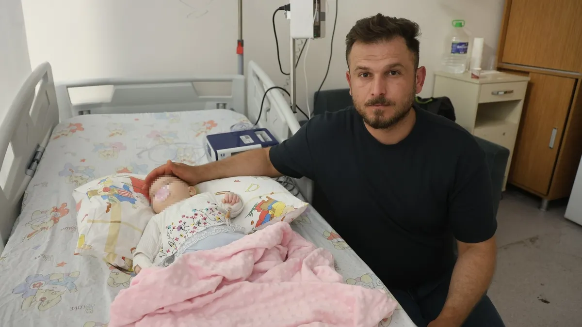 Serum bandajını çıkarırken dehşeti yaşattı: 5 aylık bebeğin parmağı koptu