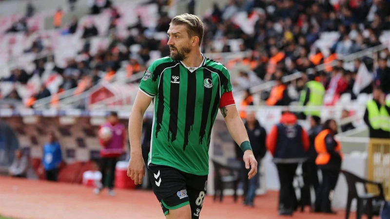 Türk futbolunda bir devir kapandı: Caner Erkin kariyerini noktaladı