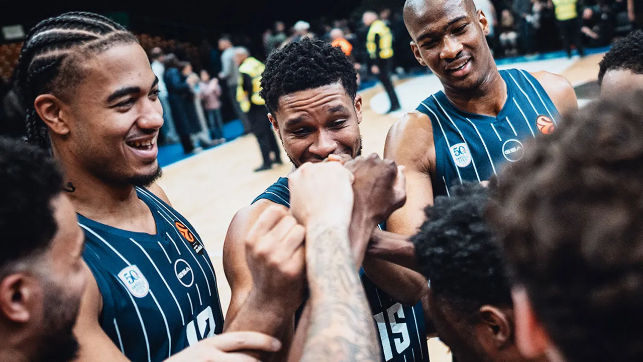 Anadolu Efes, 2 ayrılığı birden duyurdu