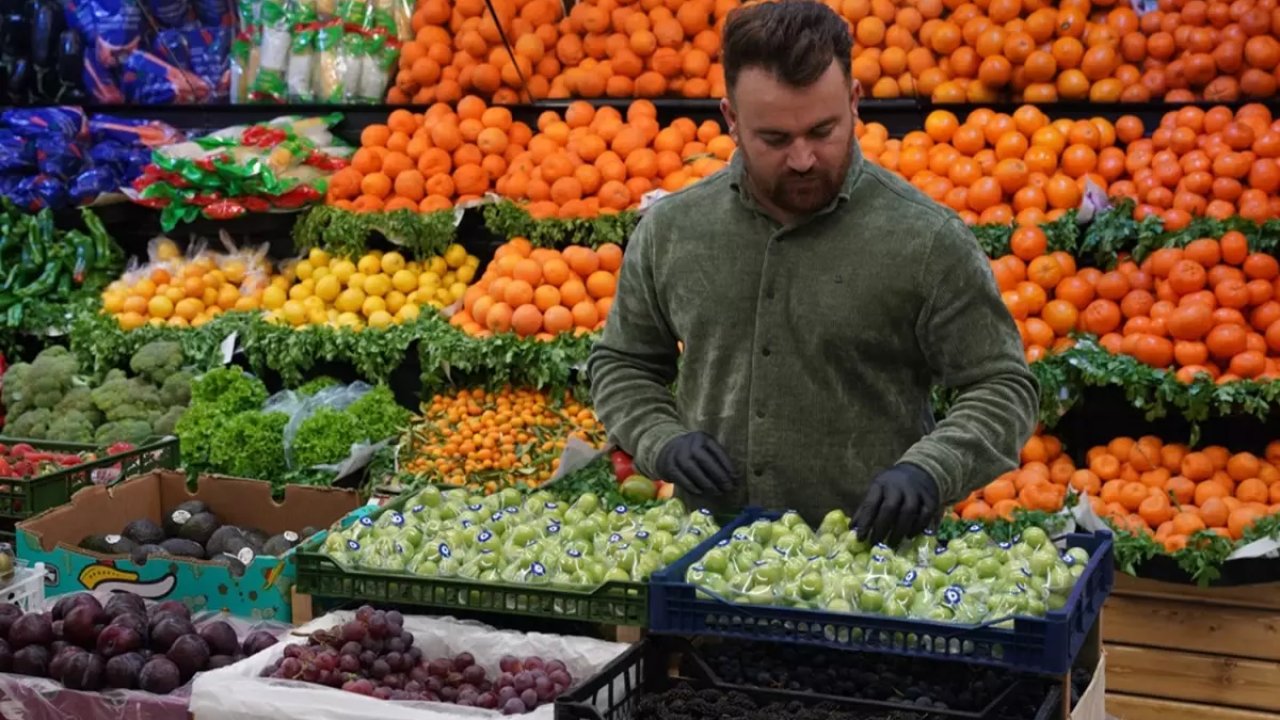 Türkiye’den Aldığı Yeşil Eriği Ülkesinde 500 Dolara Satıyor!