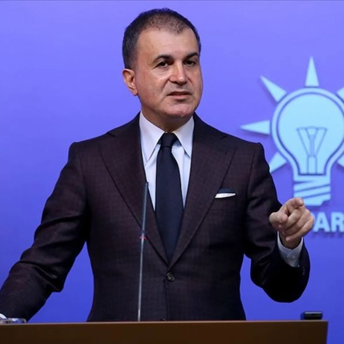 Başkan Erdoğan'ı hedef alan Özgür Özel'e AK Parti Sözcüsü Ömer Çelik'ten tepki: Siyasi navigasyon problemi