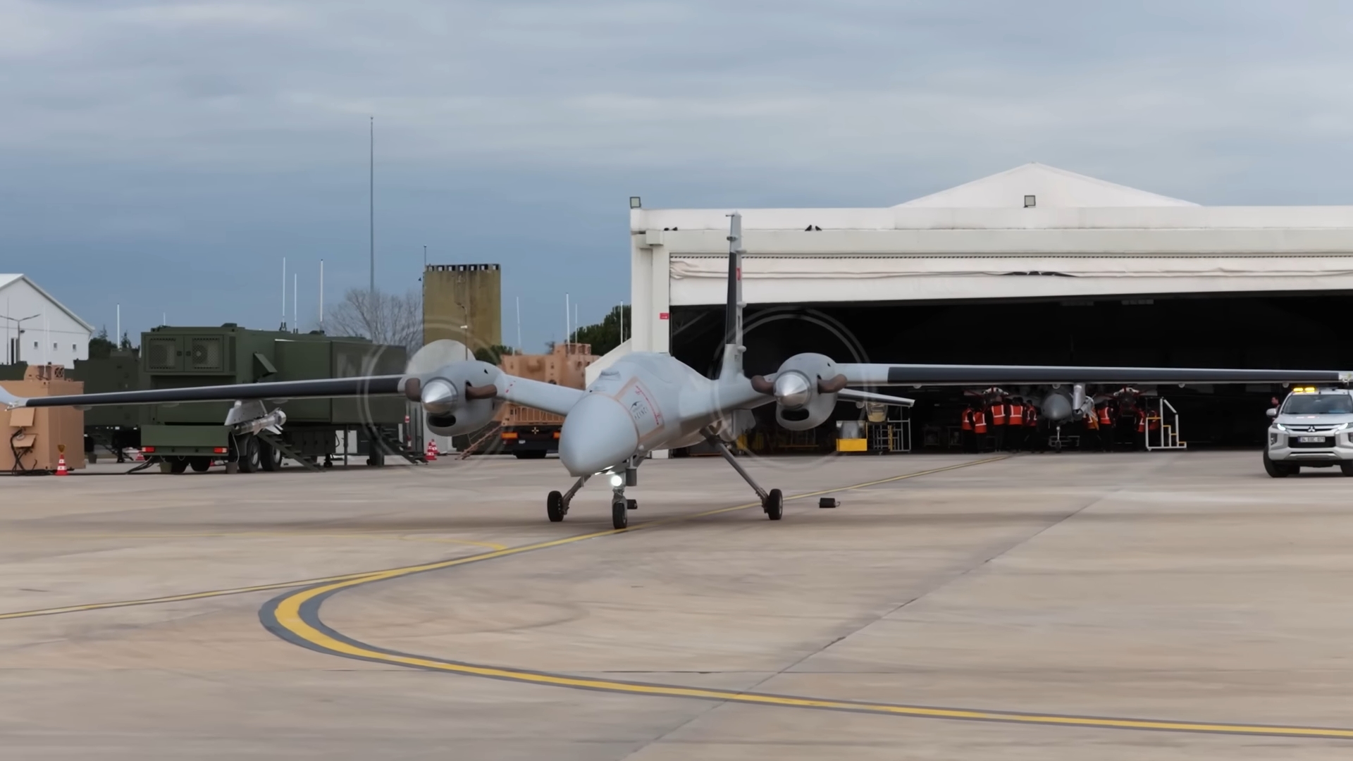Bayraktar AKINCI havada yeteneklerini sergiledi! İşte o anlar! Bayraktar AKINCI havada yeteneklerini sergiledi! İşte o anlar! #2