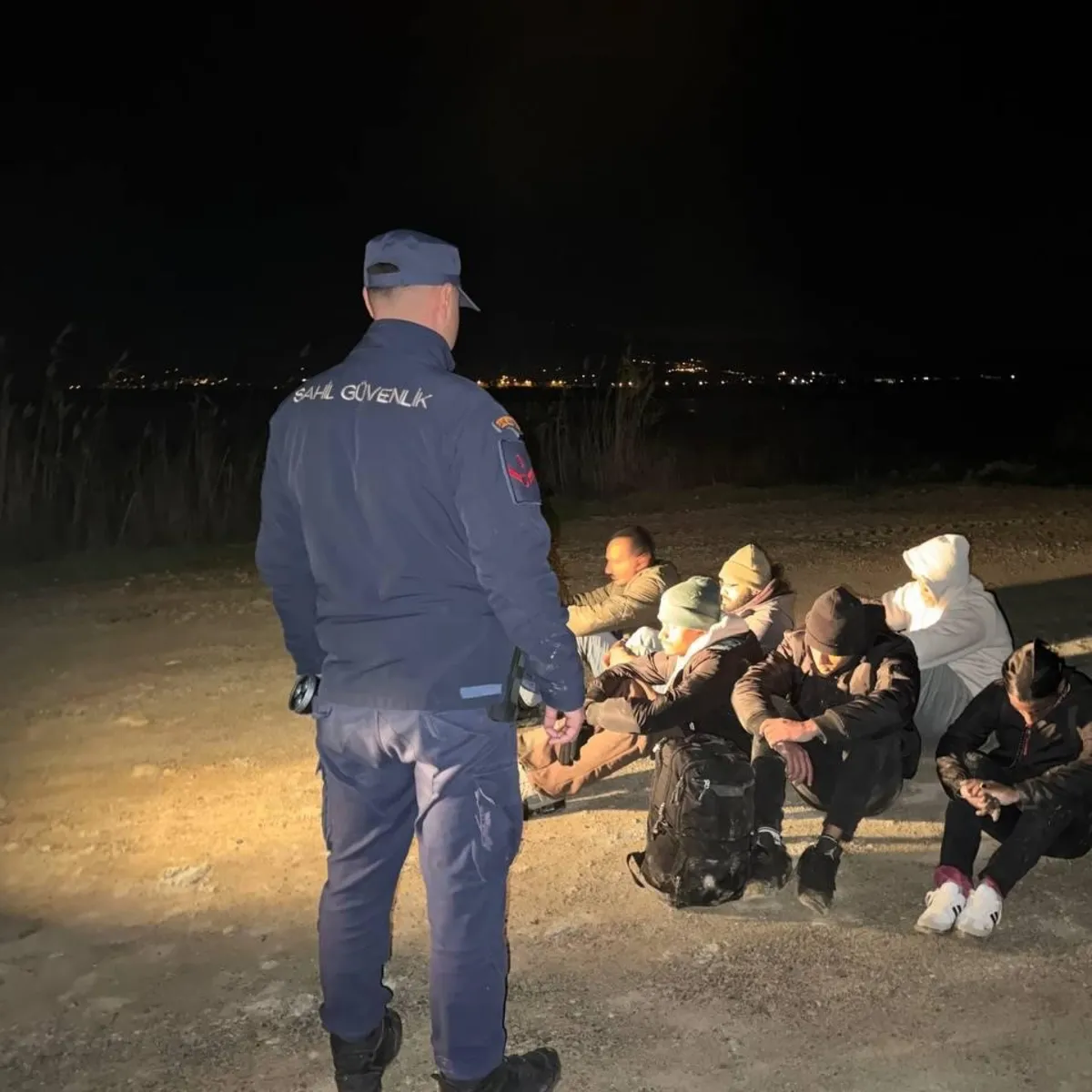 İzmir'de 30 düzensiz göçmen yakalandı