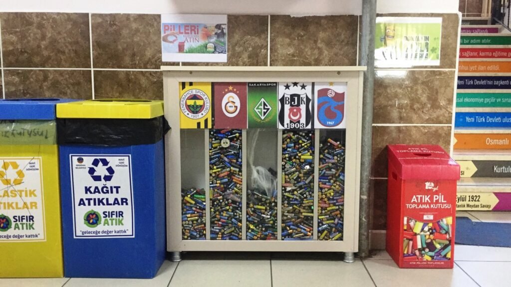 Eski pilleri toplamak için okullarda farklı teşvik edici çözümler uygulanıyor.
