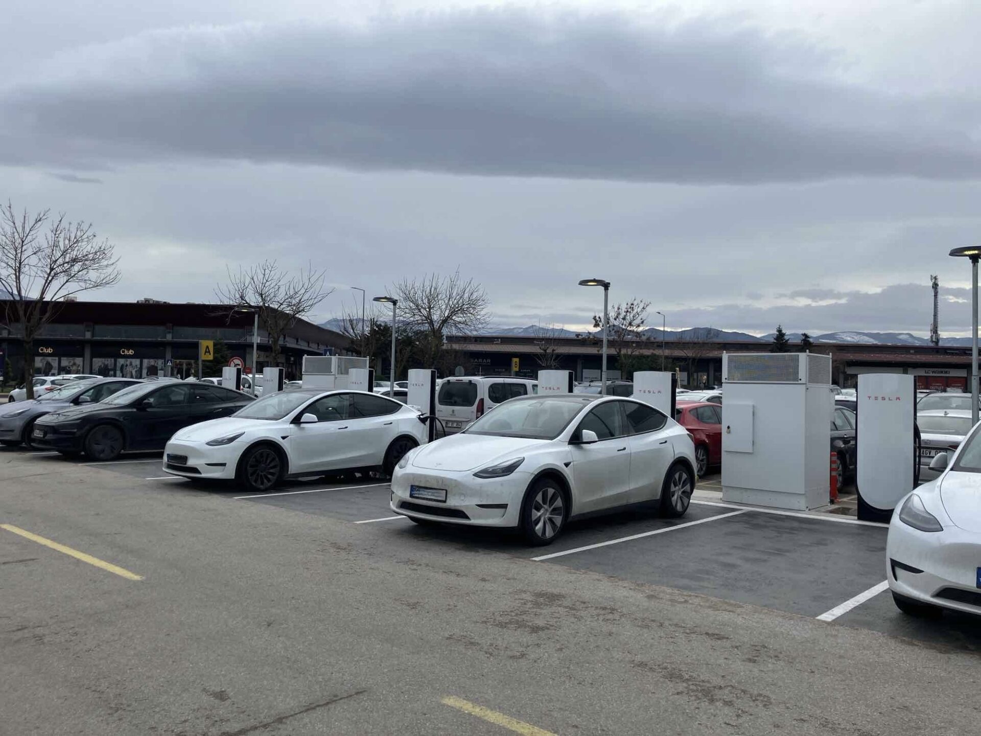 Yeni Tesla Supercharger istasyonu İzmit'e açıldı! Elektrikli araç sahipleri için büyük kolaylık. #1