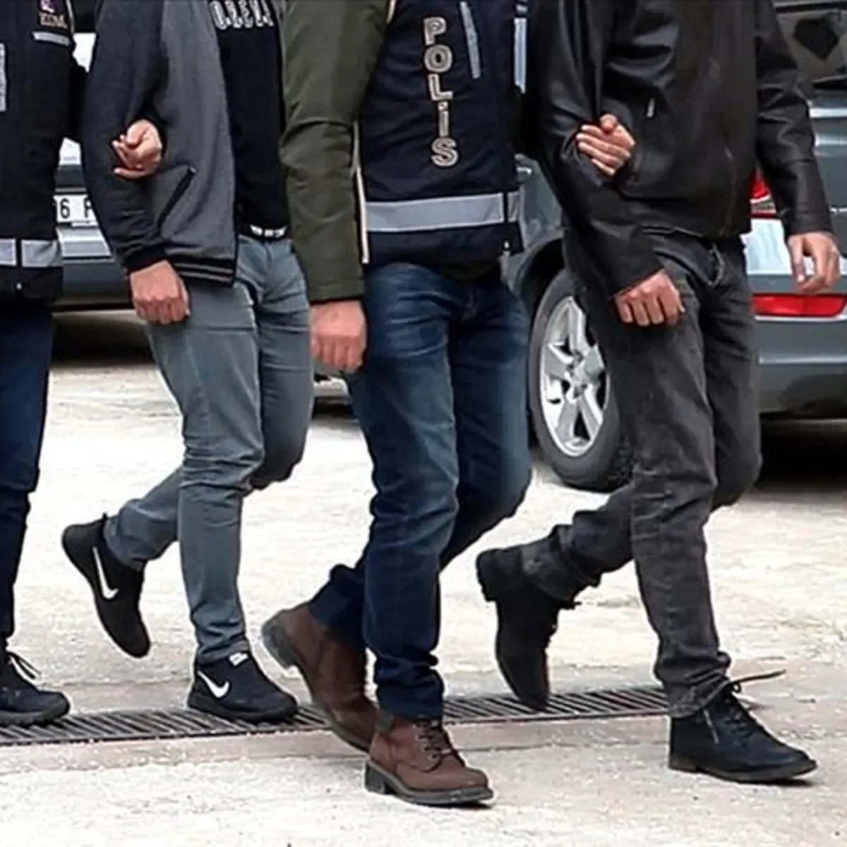 Uyuşturucu soruşturmasında 3 sözleşmeli er tutuklandı