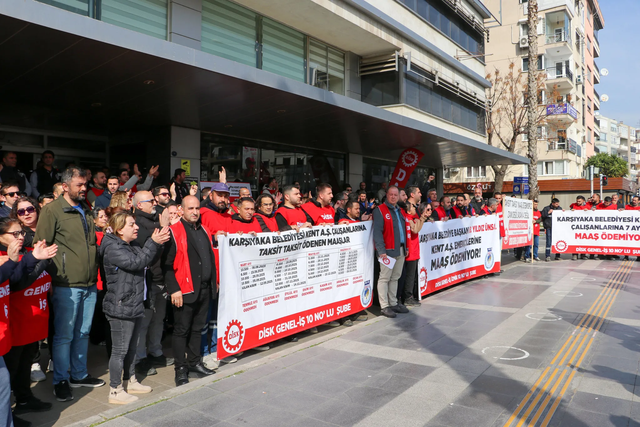 CHP'li Karşıyaka Belediyesi'nde maaş da yok randevu da