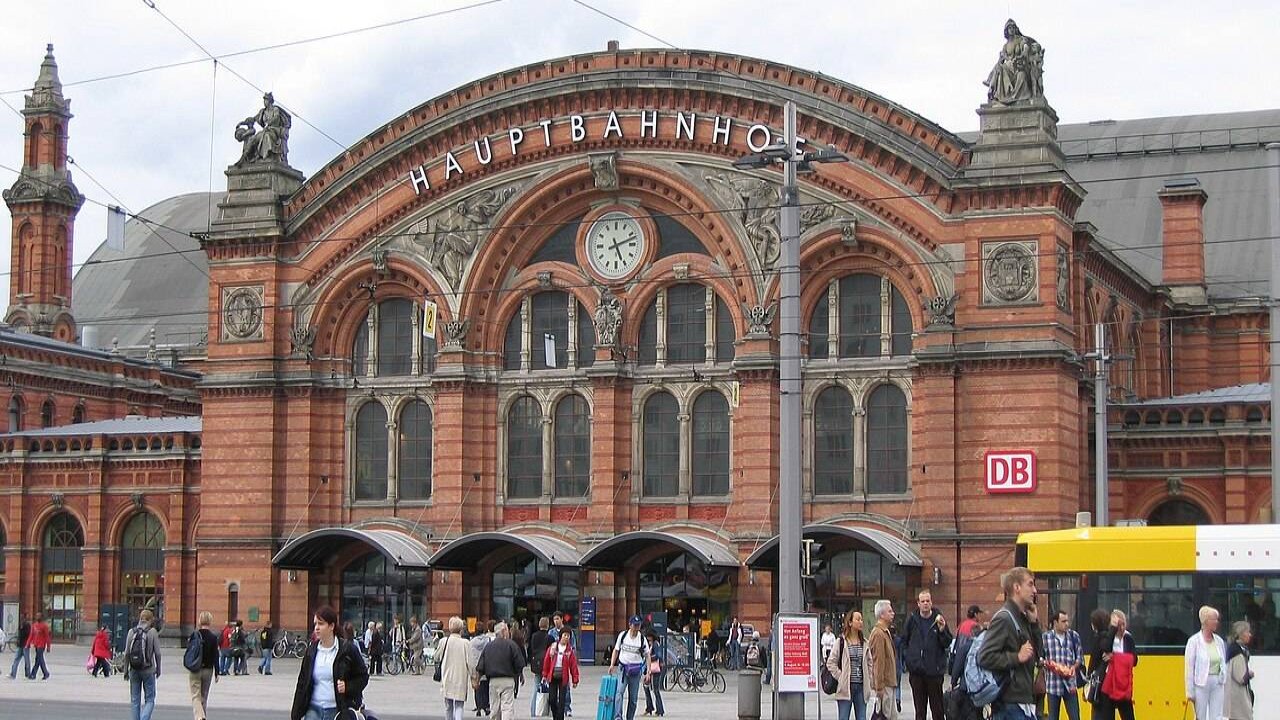 Bremen’de Panik Anları! Merkez Tren İstasyonu Bomba İhbarıyla Tahliye Edildi!
