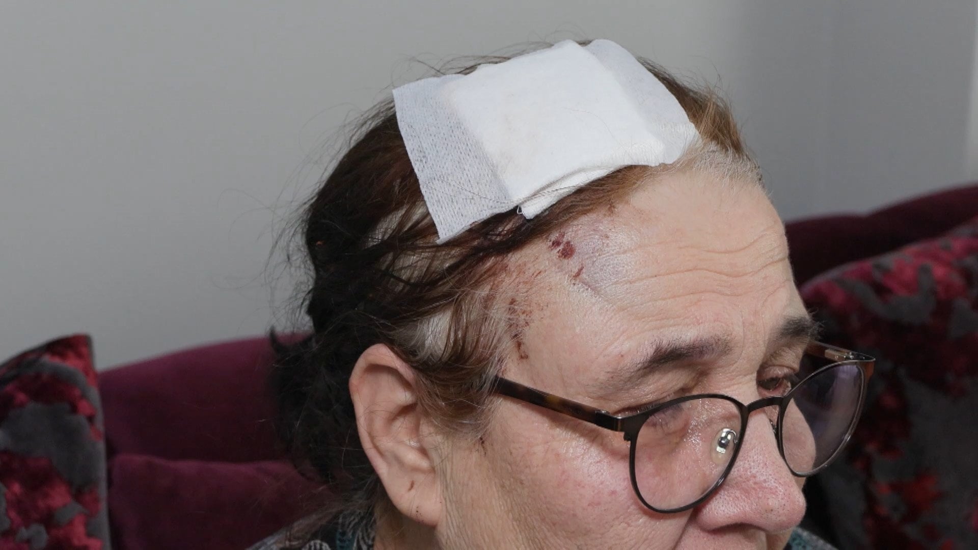 Esenyurt’ta komşu dehşeti: Yaşlı çifte sopayla saldırdı