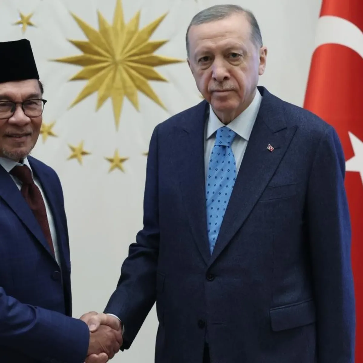 Başkan Erdoğan Malezya Başbakanı Enver İbrahim ile telefonda görüştü